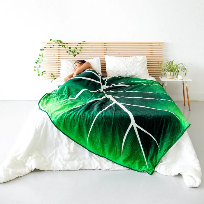 Oversized Gloriosum Leaf Blanket