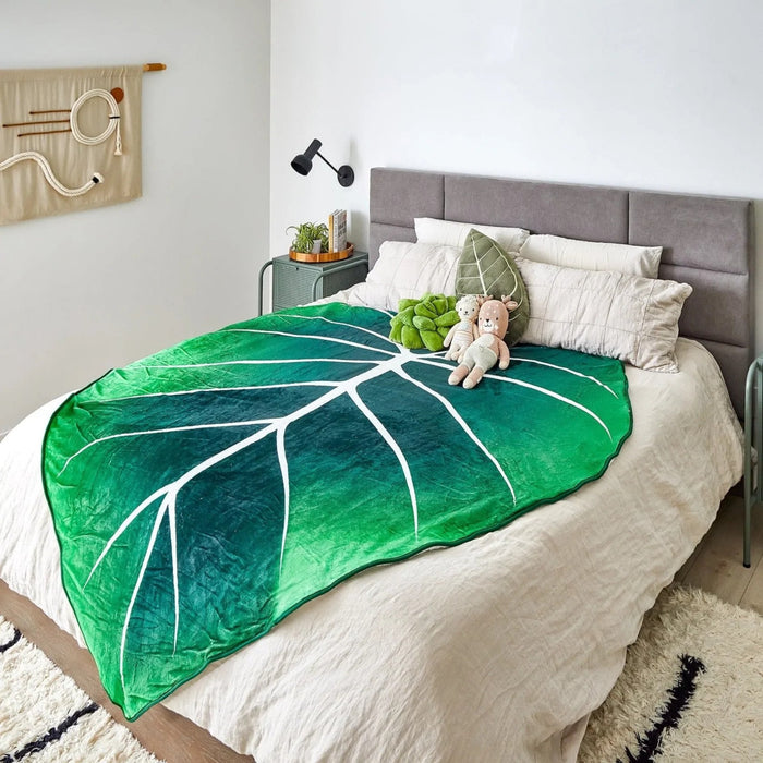 Oversized Gloriosum Leaf Blanket